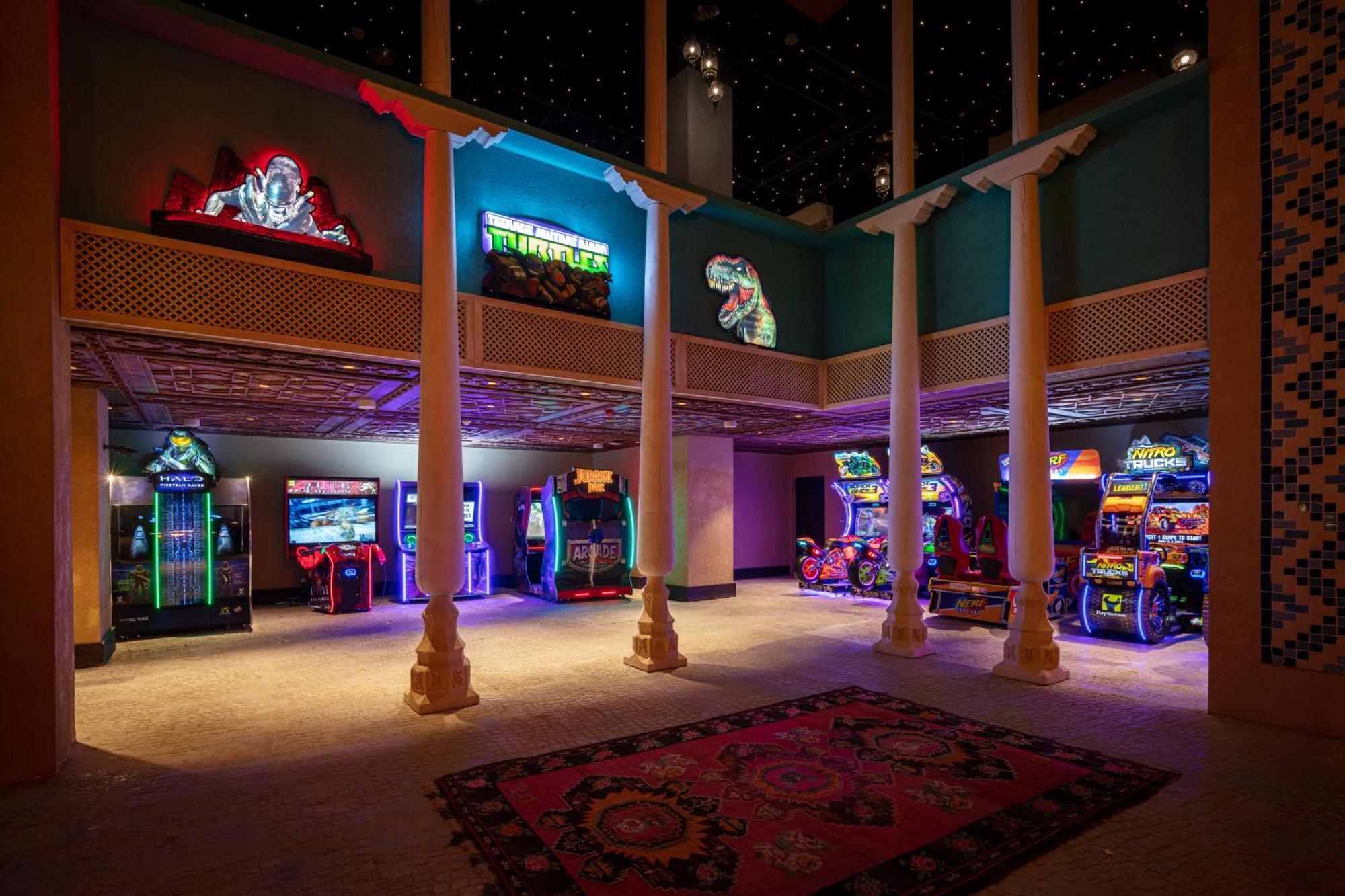 Karavansaray Turkistan Harbour Hotel -Flying Theatre Access Exterior foto The arcade at the MGM Grand Hotel
