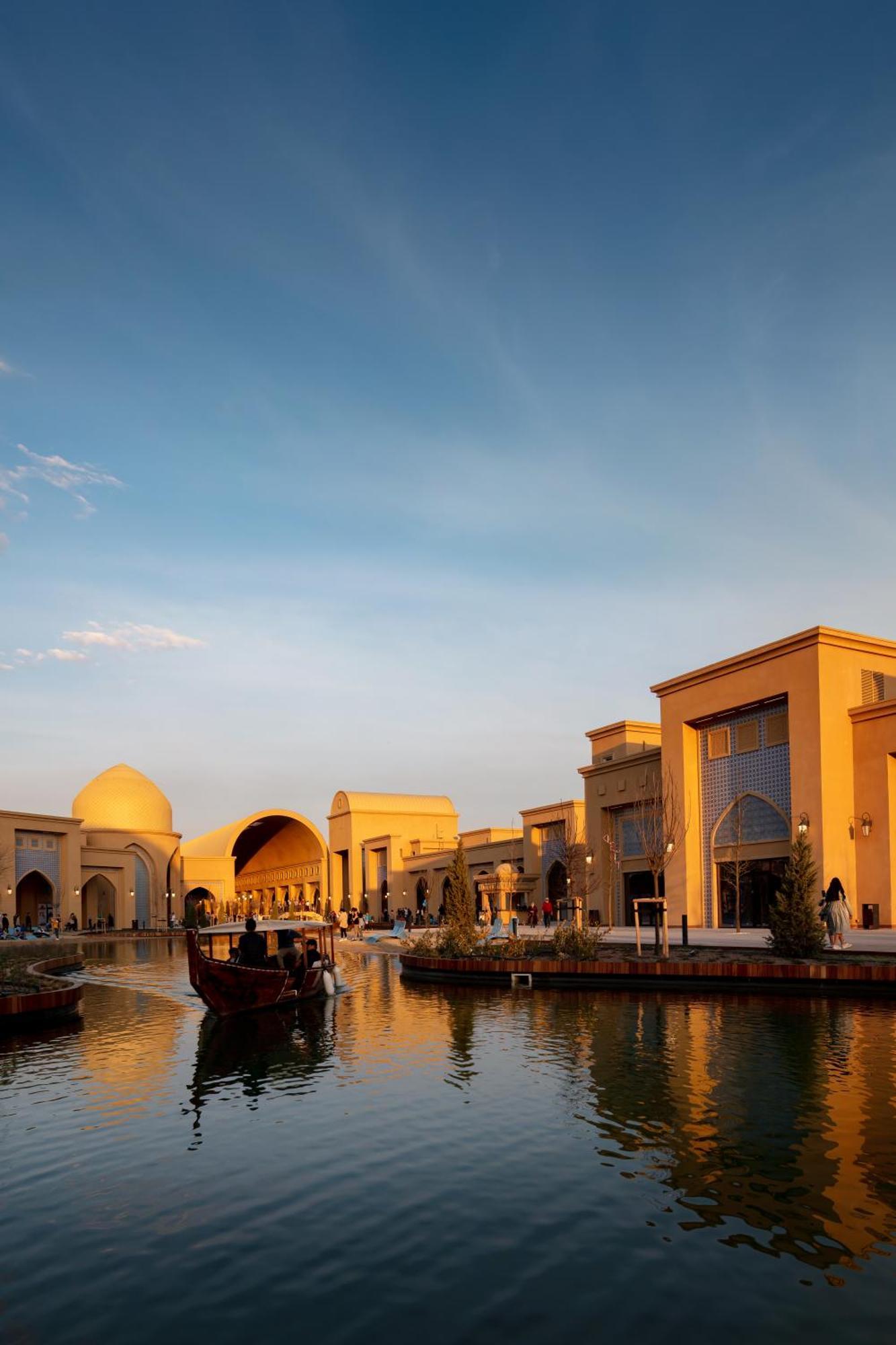 Karavansaray Turkistan Harbour Hotel -Flying Theatre Access Exterior foto The Village Outlet
