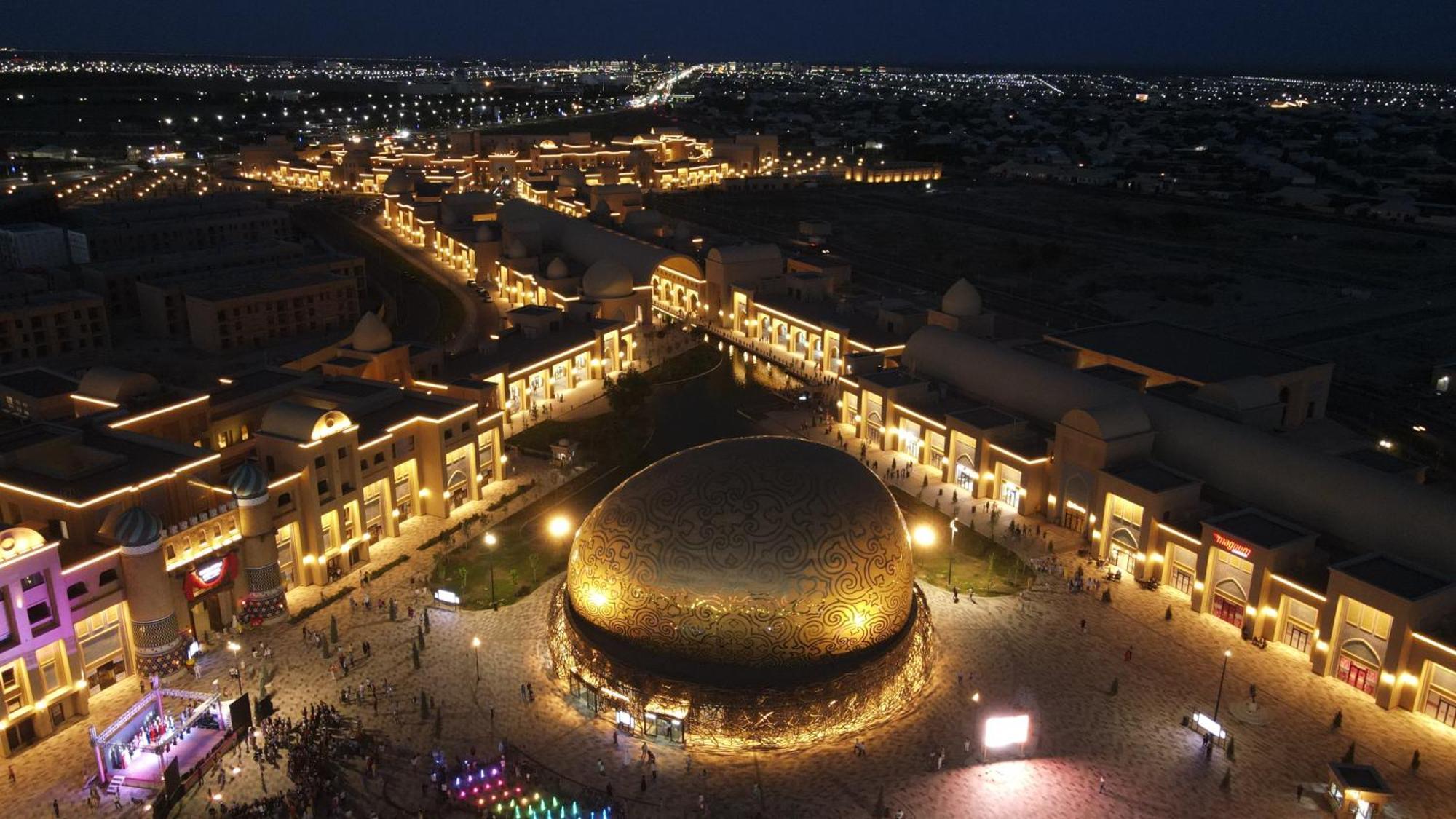 Karavansaray Turkistan Harbour Hotel -Flying Theatre Access Exterior foto Al-Shaqra at night